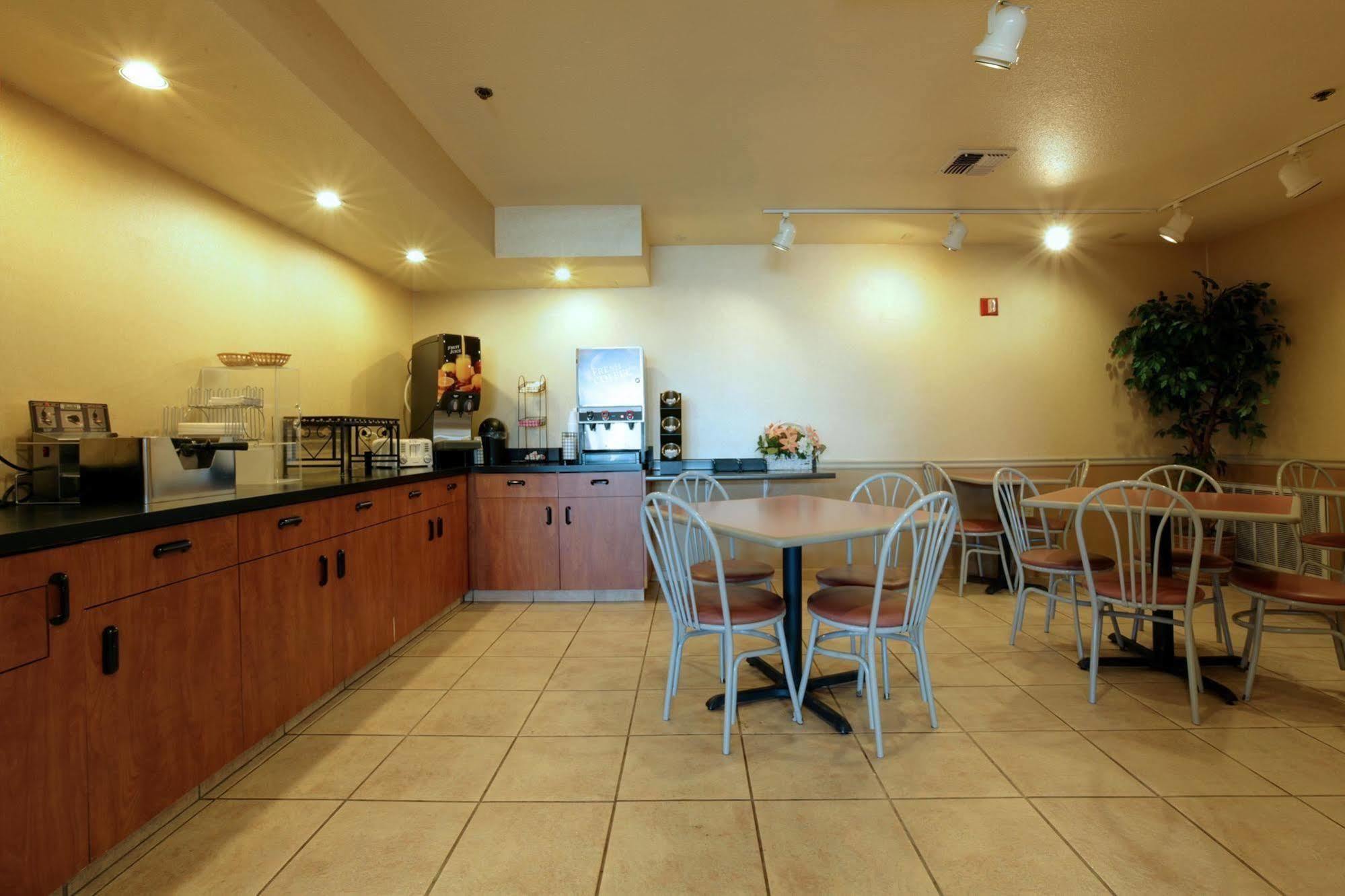 Baymont By Wyndham Manteca Hotell Restaurant bilde